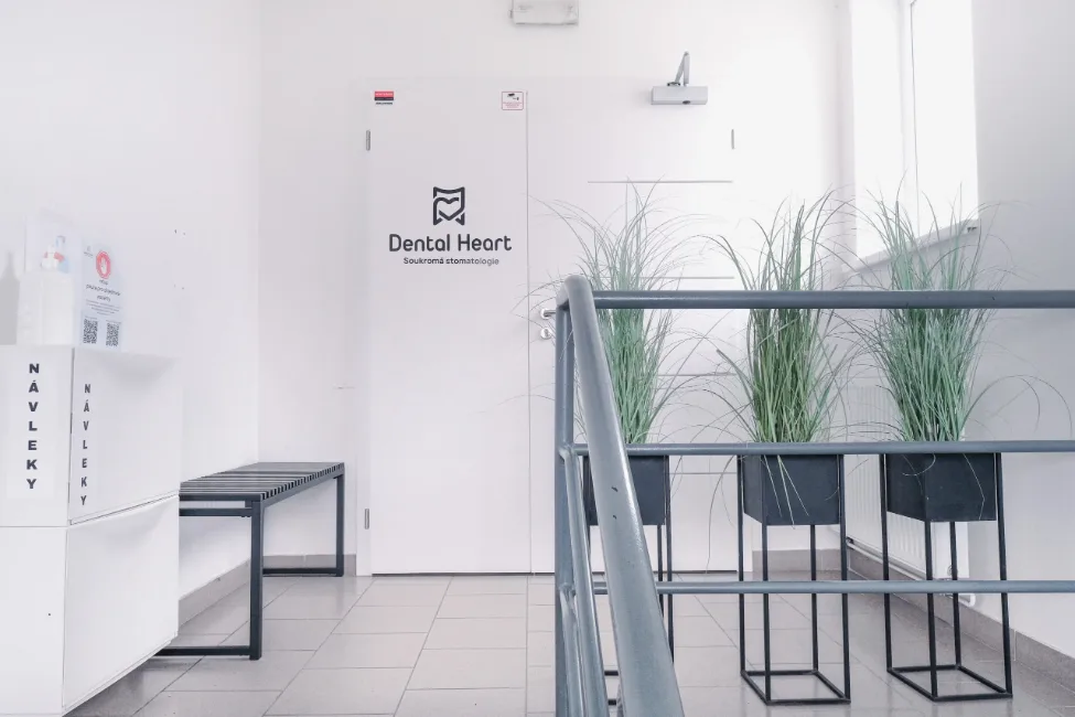Vstupní prostor zubní kliniky Dental Heart v Neratovicích